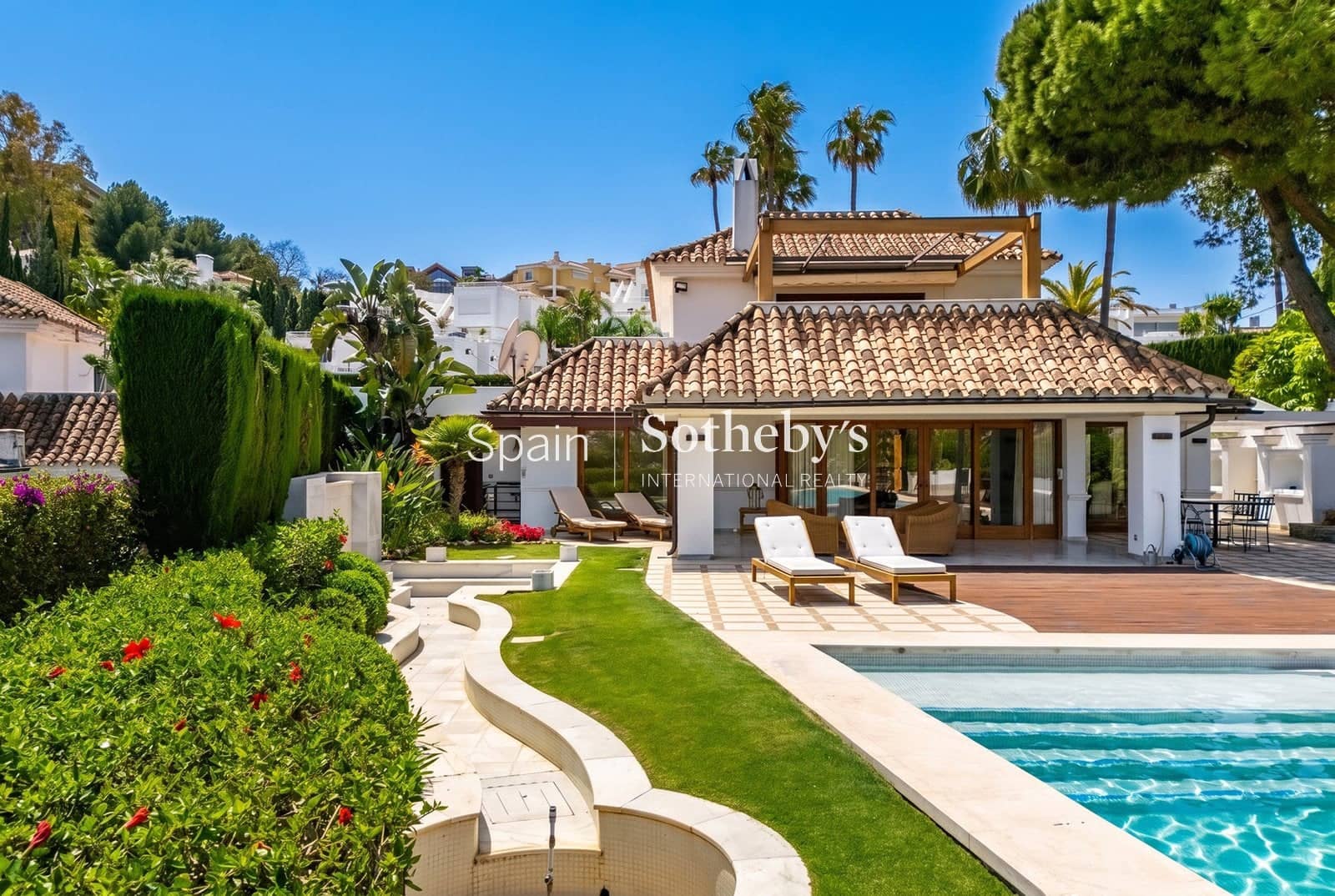 3 soverom Villa til salgs i Nueva Andalucia med svømmebasseng garasje - € 2 995 999 (Ref: 9810823)