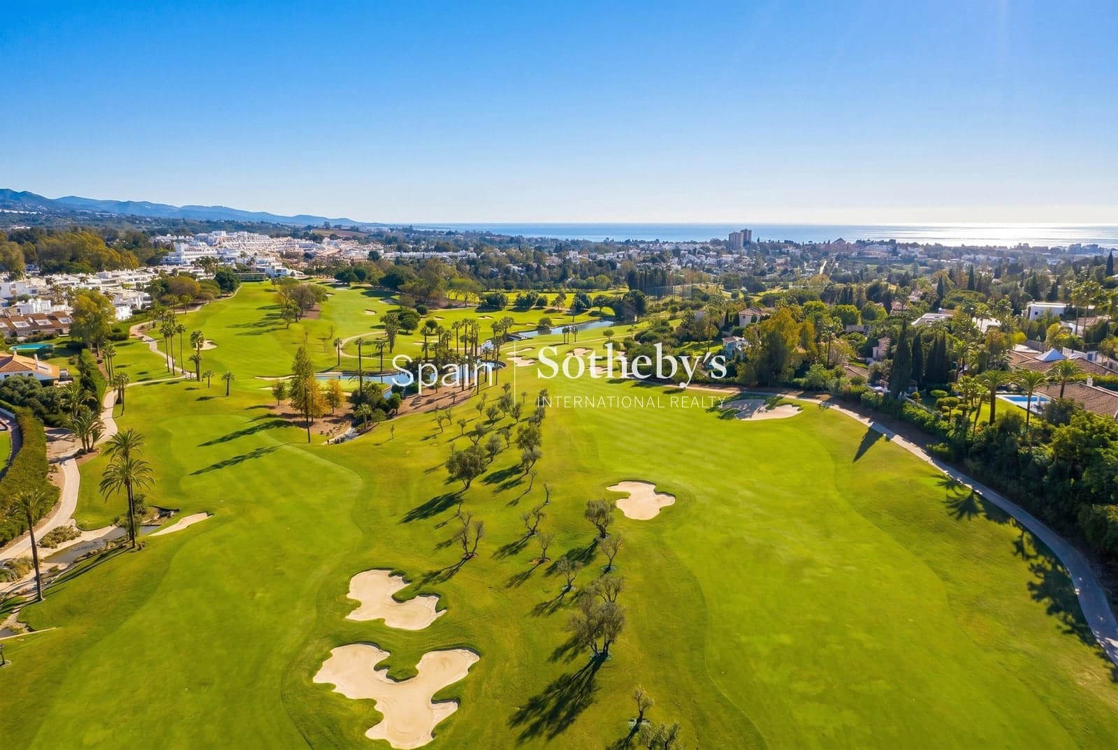 3 soverom Villa til salgs i Nueva Andalucia med svømmebasseng garasje - € 2 995 999 (Ref: 9810823)