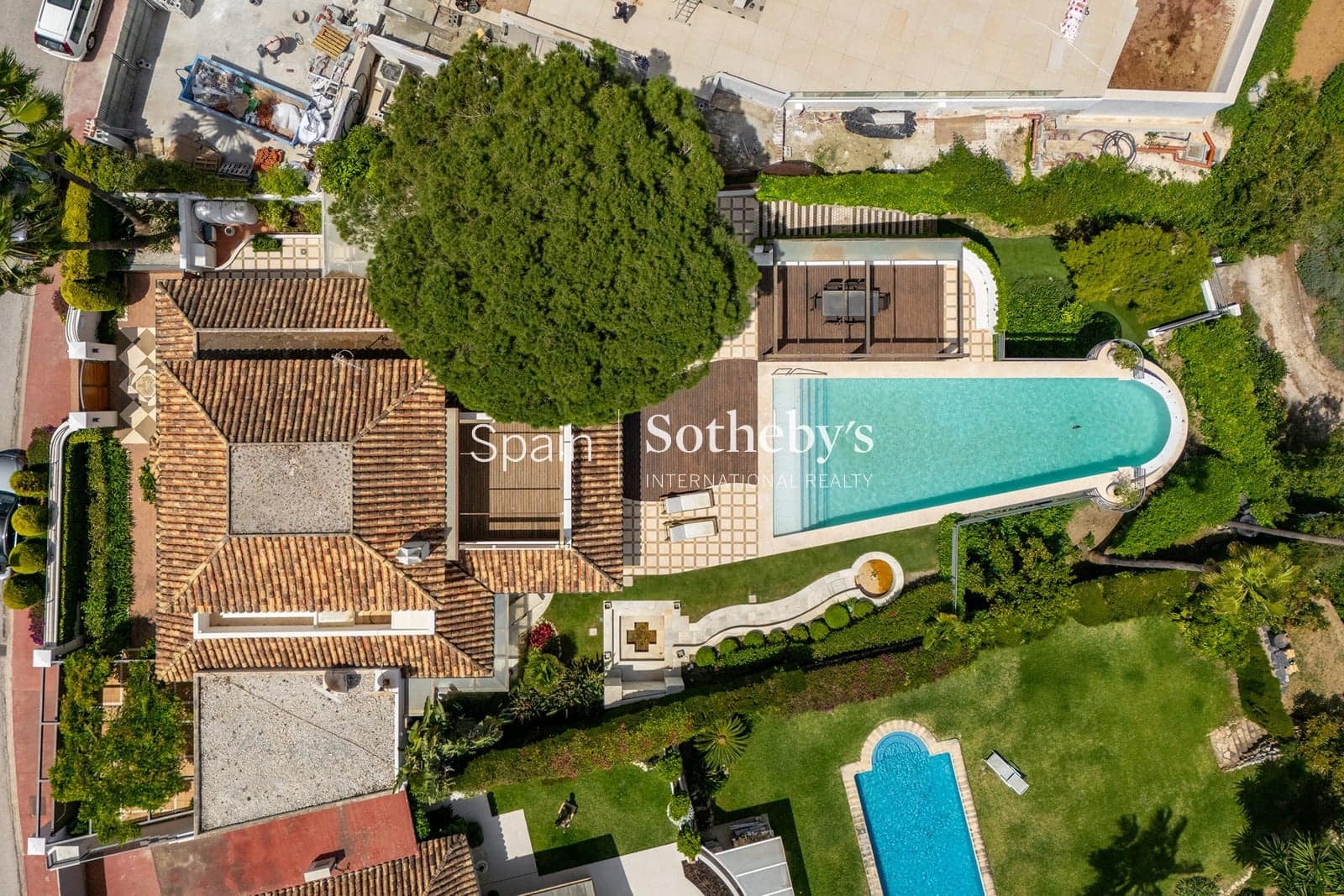 3 soverom Villa til salgs i Nueva Andalucia med svømmebasseng garasje - € 2 995 999 (Ref: 9810823)