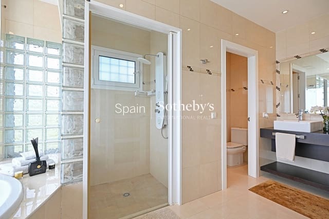 4 slaapkamer Villa te koop in Cortijo Torrequebrada, Benalmádena met zwembad garage - € 3.390.000 (Ref: 9814713)
