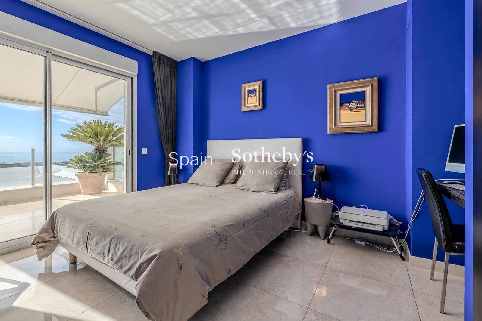 2 bedroom Penthouse for sale in Marbella with pool garage - € 920,000 (Ref: 9819760)