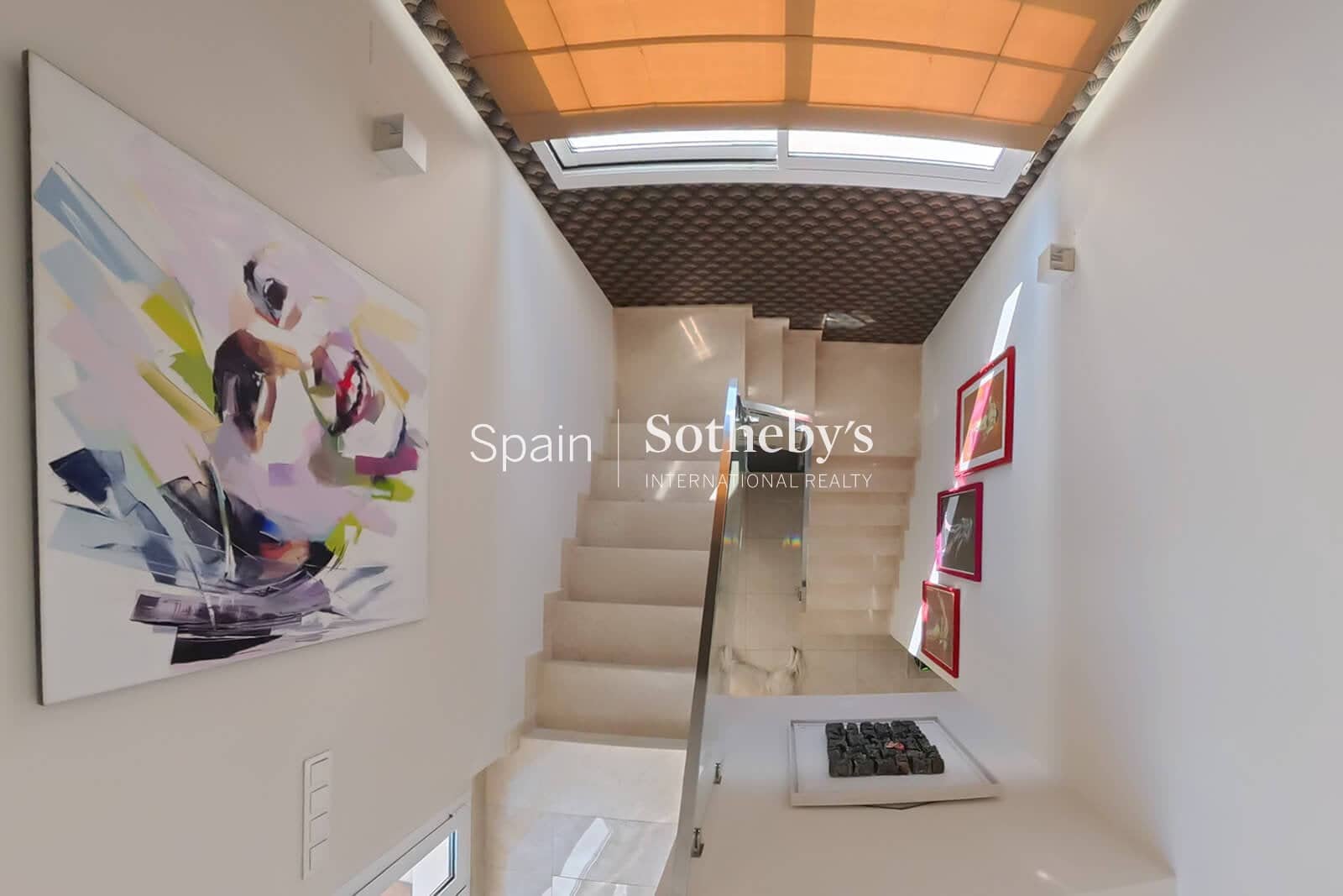 2 bedroom Penthouse for sale in Marbella with pool garage - € 920,000 (Ref: 9819760)