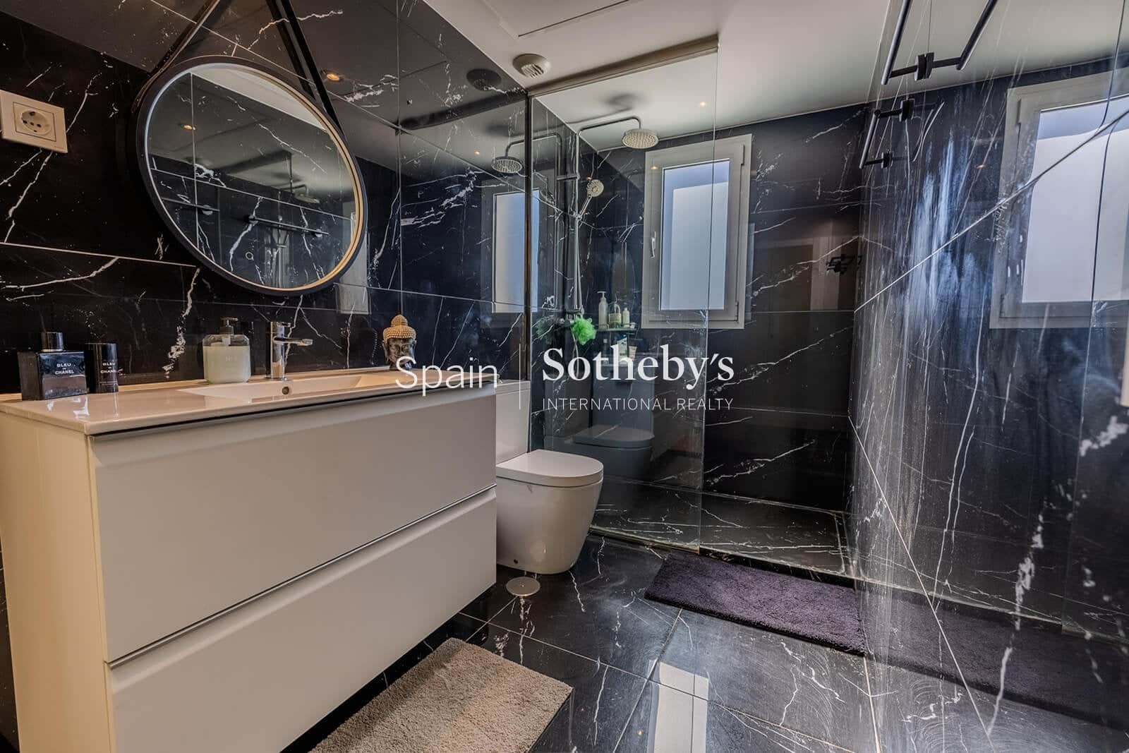 2 bedroom Penthouse for sale in Marbella with pool garage - € 920,000 (Ref: 9819760)