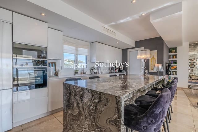 2 makuuhuone Kattohuoneisto myytävänä paikassa Playa Bajadilla - Puertos, Marbella mukana uima-altaan 
autotalli - 920 000 € (Ref: 9819760)