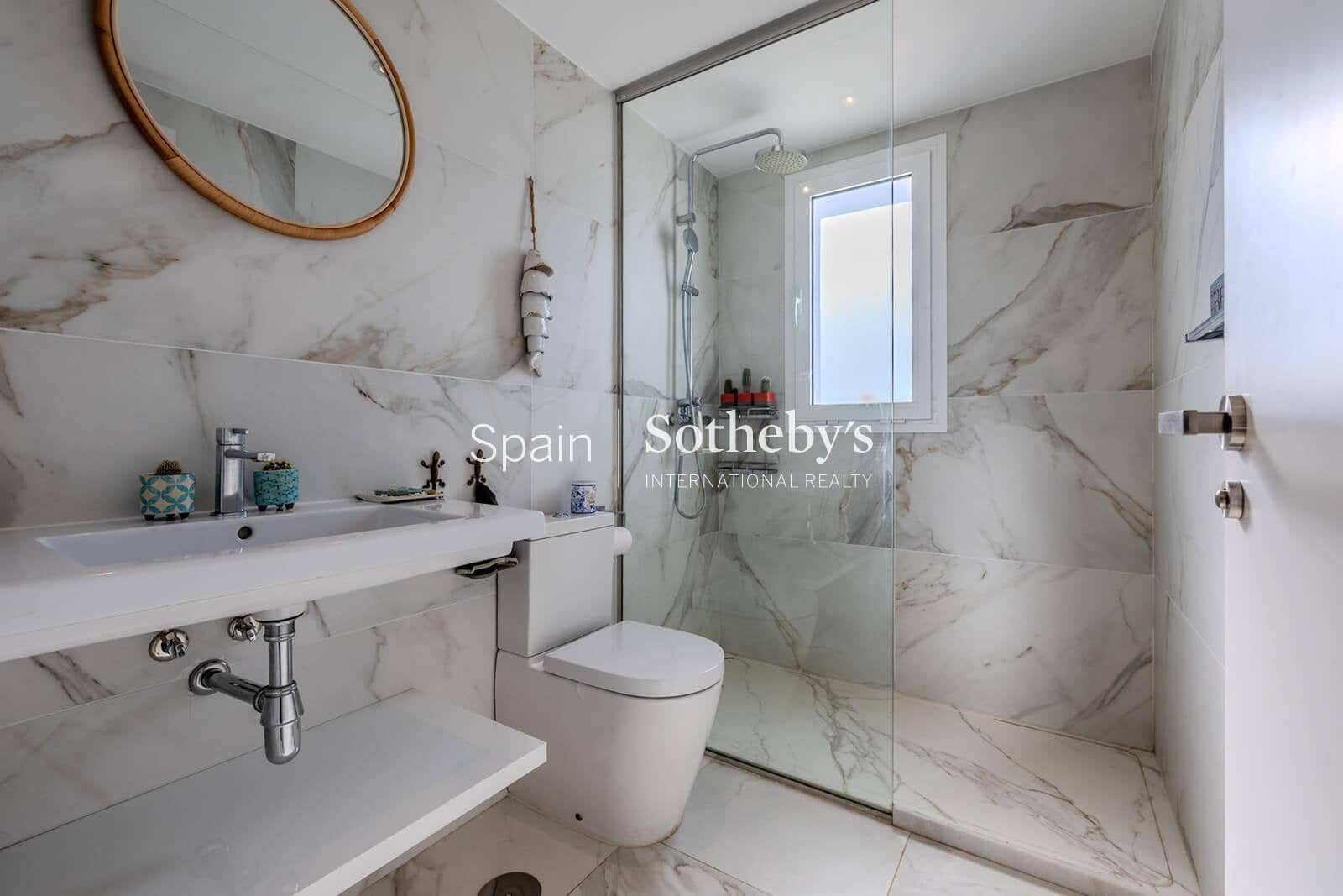 2 bedroom Penthouse for sale in Marbella with pool garage - € 920,000 (Ref: 9819760)