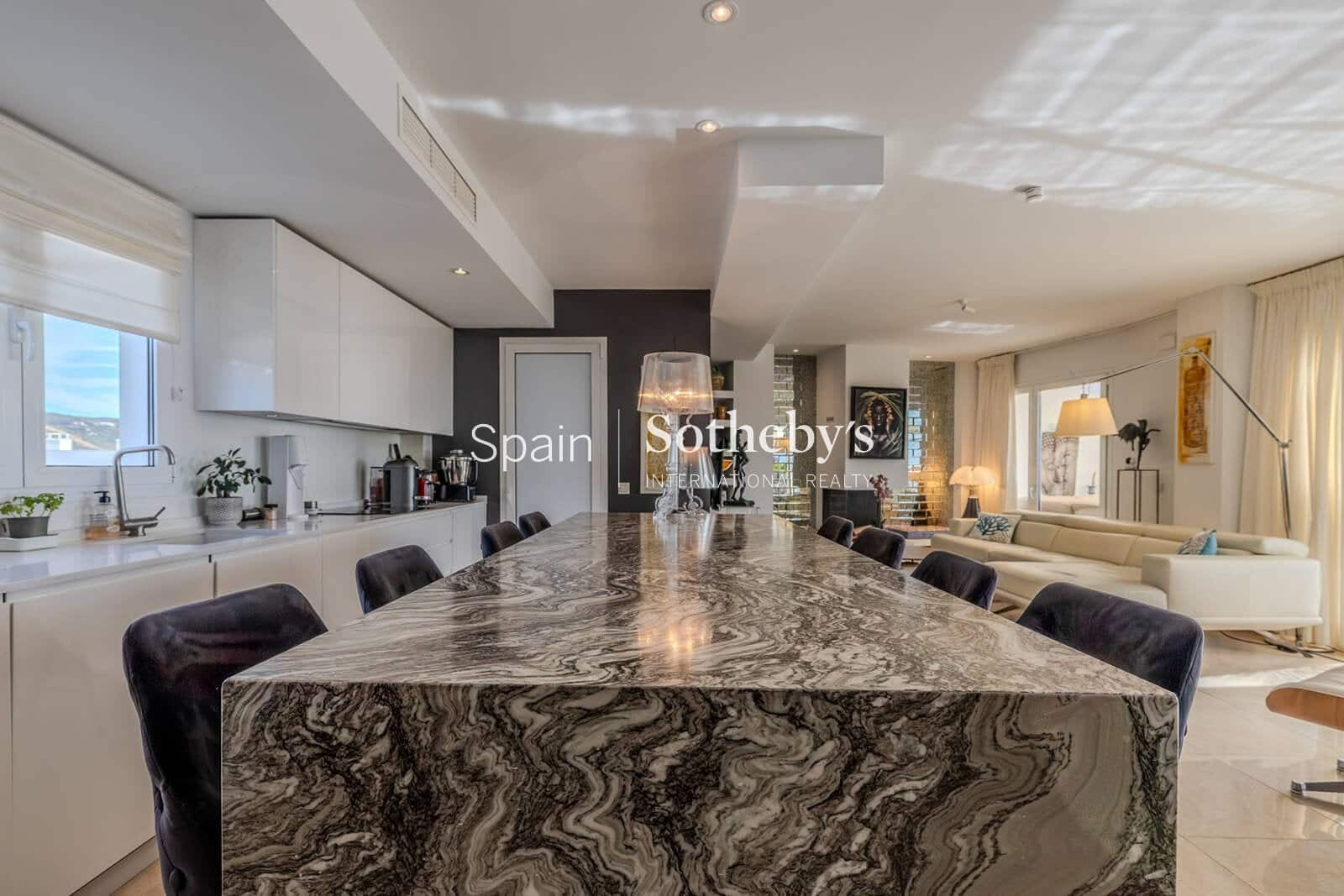 2 bedroom Penthouse for sale in Marbella with pool garage - € 920,000 (Ref: 9819760)