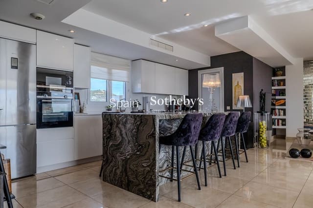 2 makuuhuone Kattohuoneisto myytävänä paikassa Playa Bajadilla - Puertos, Marbella mukana uima-altaan 
autotalli - 920 000 € (Ref: 9819760)