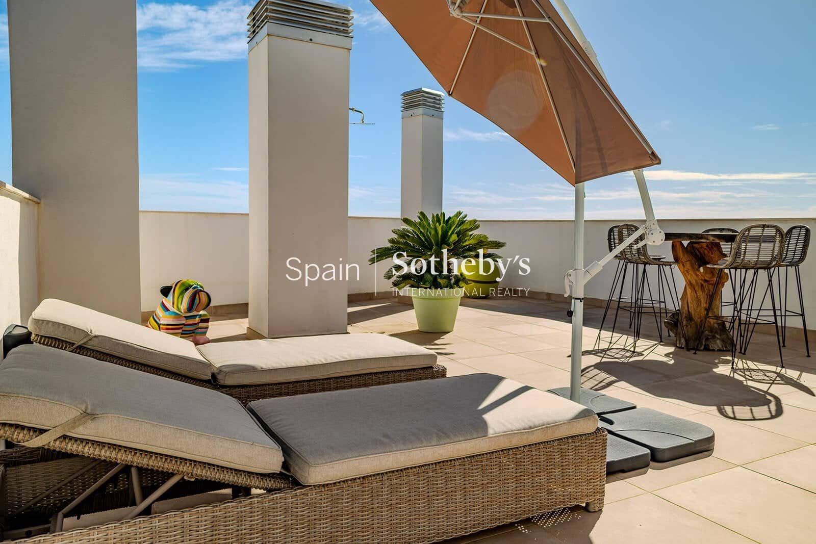 2 bedroom Penthouse for sale in Marbella with pool garage - € 920,000 (Ref: 9819760)