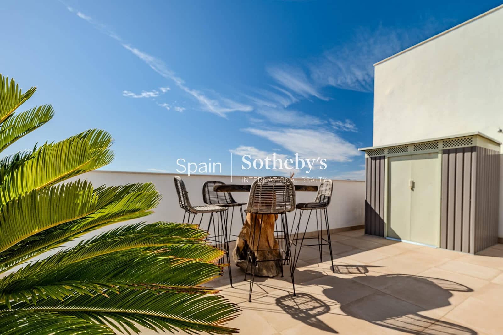 2 bedroom Penthouse for sale in Marbella with pool garage - € 920,000 (Ref: 9819760)
