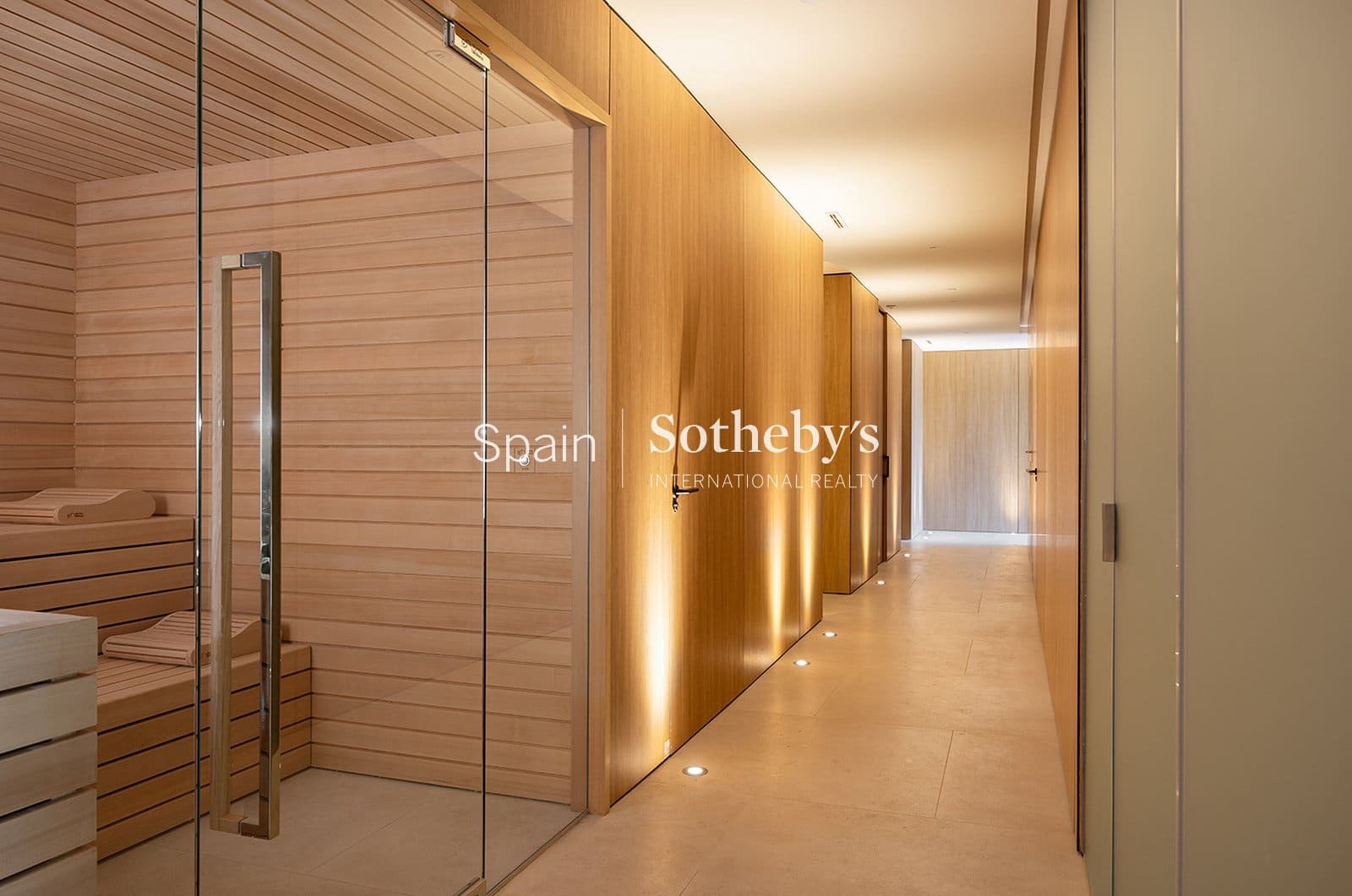 Piso de 2 habitaciones en Sotogrande en venta con piscina garaje - 1.155.000 € (Ref: 9830012)