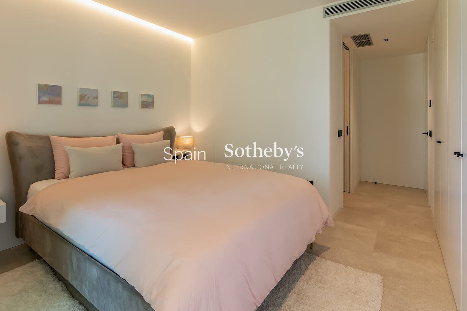 Piso de 2 habitaciones en Sotogrande en venta con piscina garaje - 1.155.000 € (Ref: 9830012)