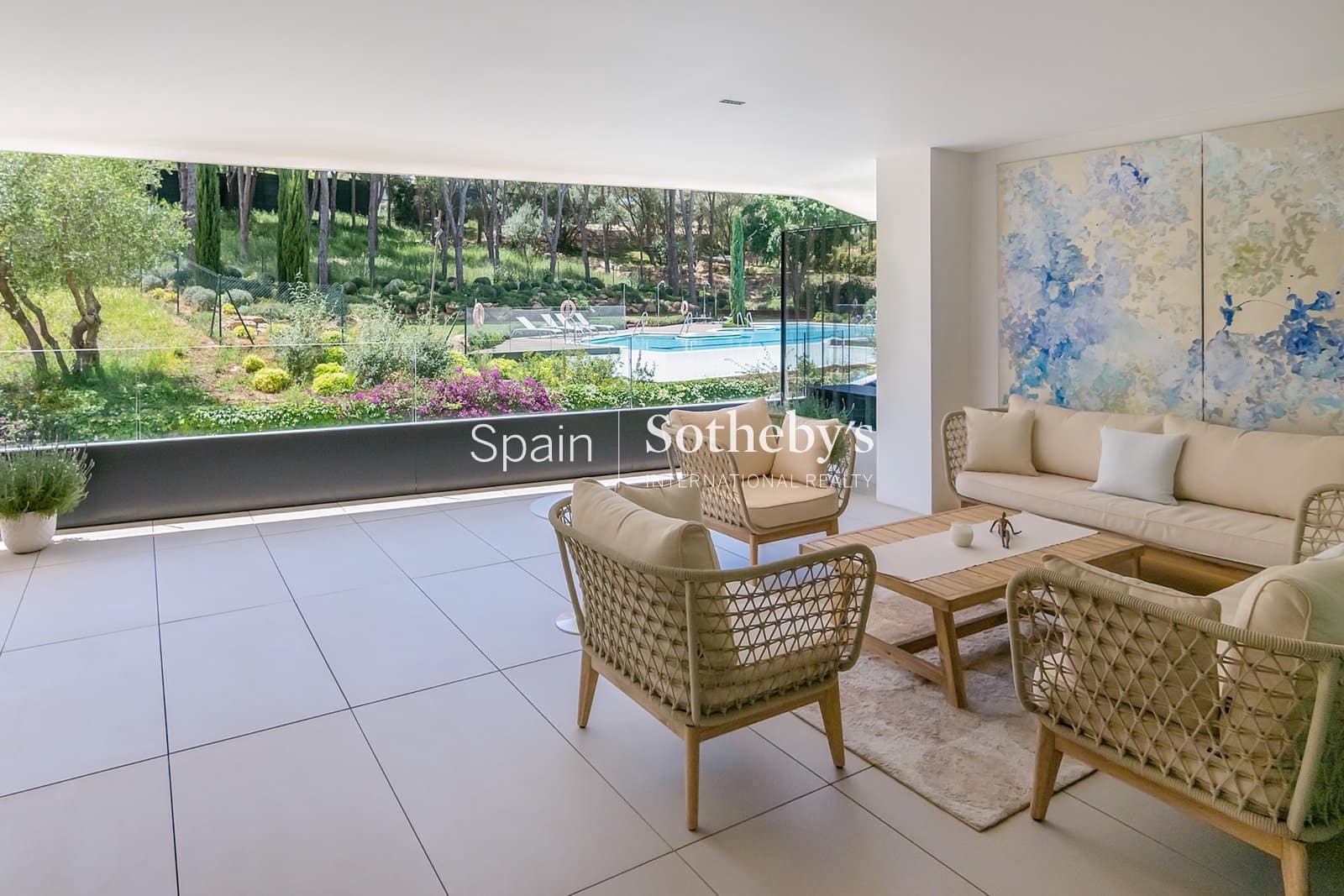 Piso de 2 habitaciones en Sotogrande en venta con piscina garaje - 1.155.000 € (Ref: 9830012)