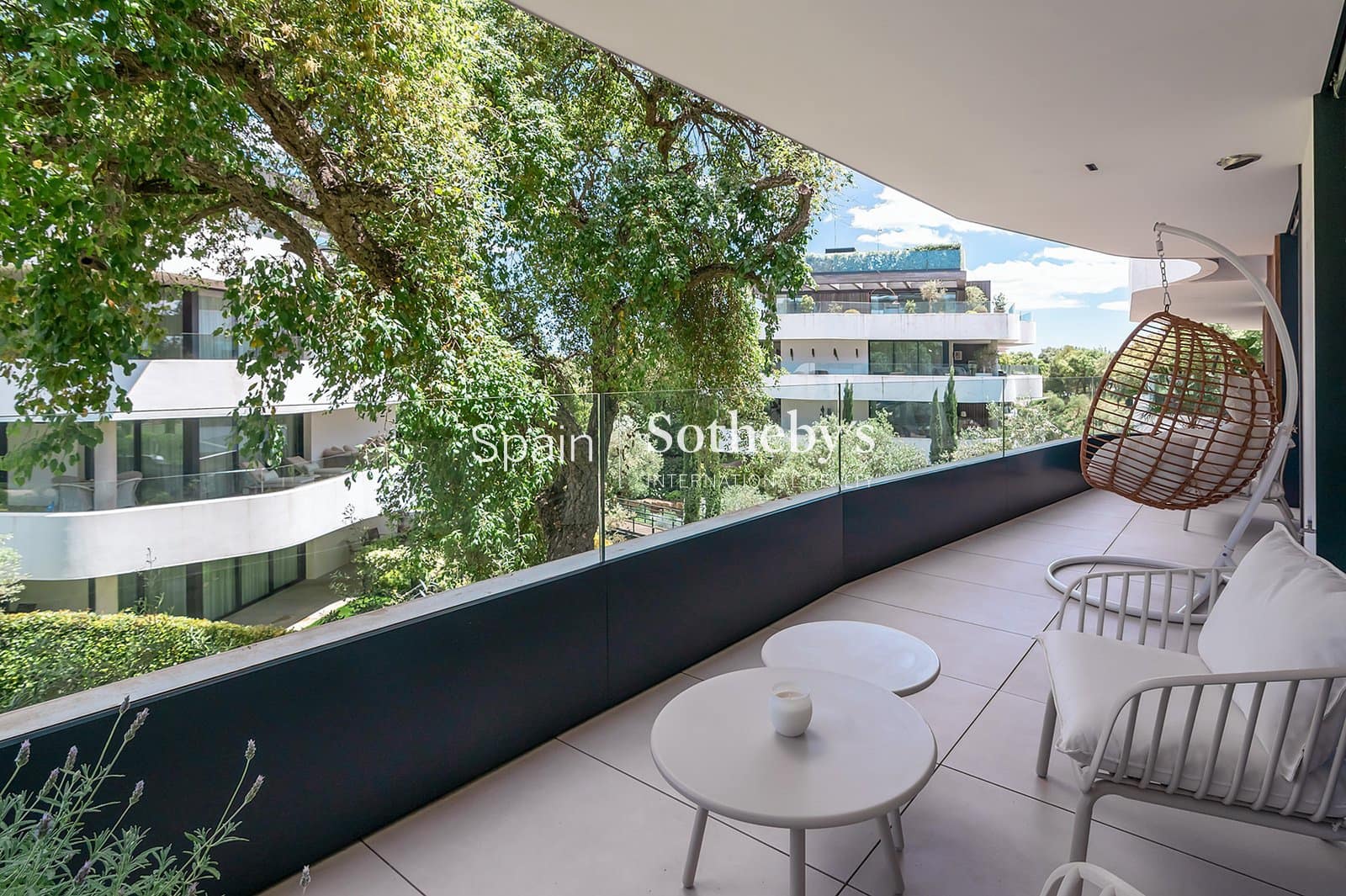 Piso de 2 habitaciones en Sotogrande en venta con piscina garaje - 1.155.000 € (Ref: 9830012)