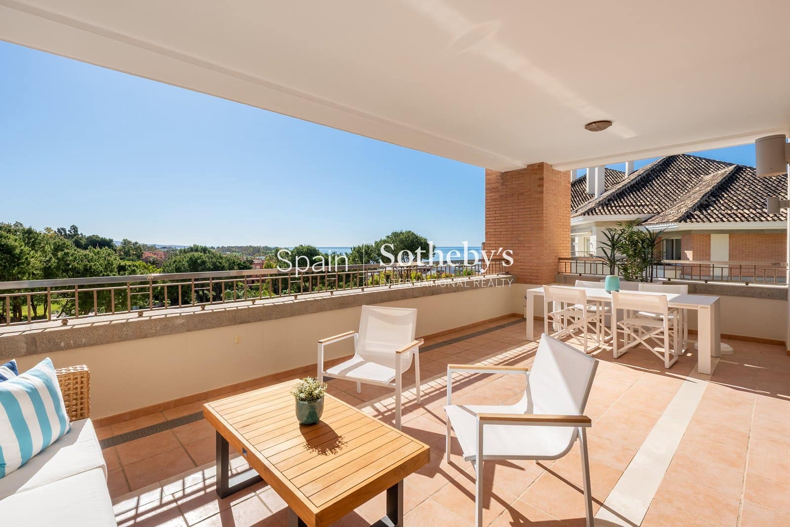 3 bedroom Flat for sale in Marbella with pool garage - € 3,950,000 (Ref: 9838398)