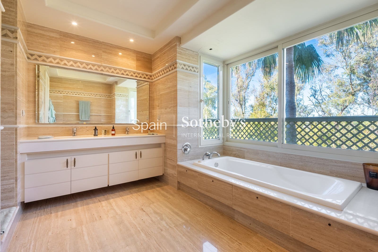 3 bedroom Flat for sale in Marbella with pool garage - € 3,950,000 (Ref: 9838398)