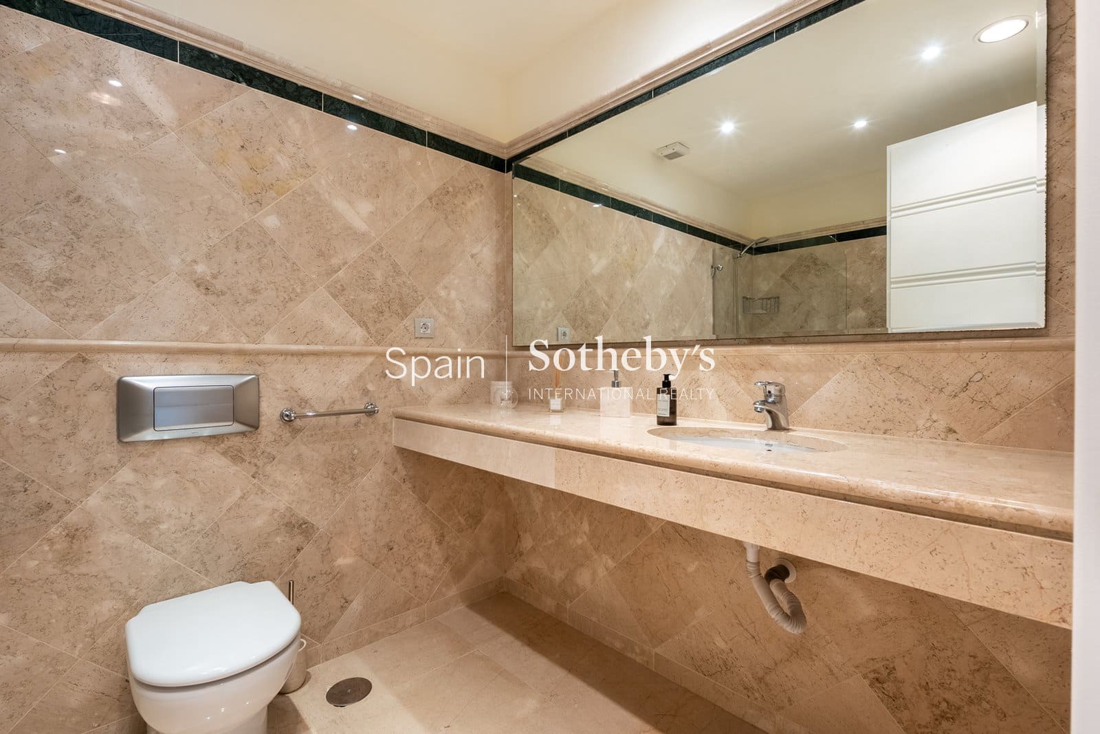 3 bedroom Flat for sale in Marbella with pool garage - € 3,950,000 (Ref: 9838398)