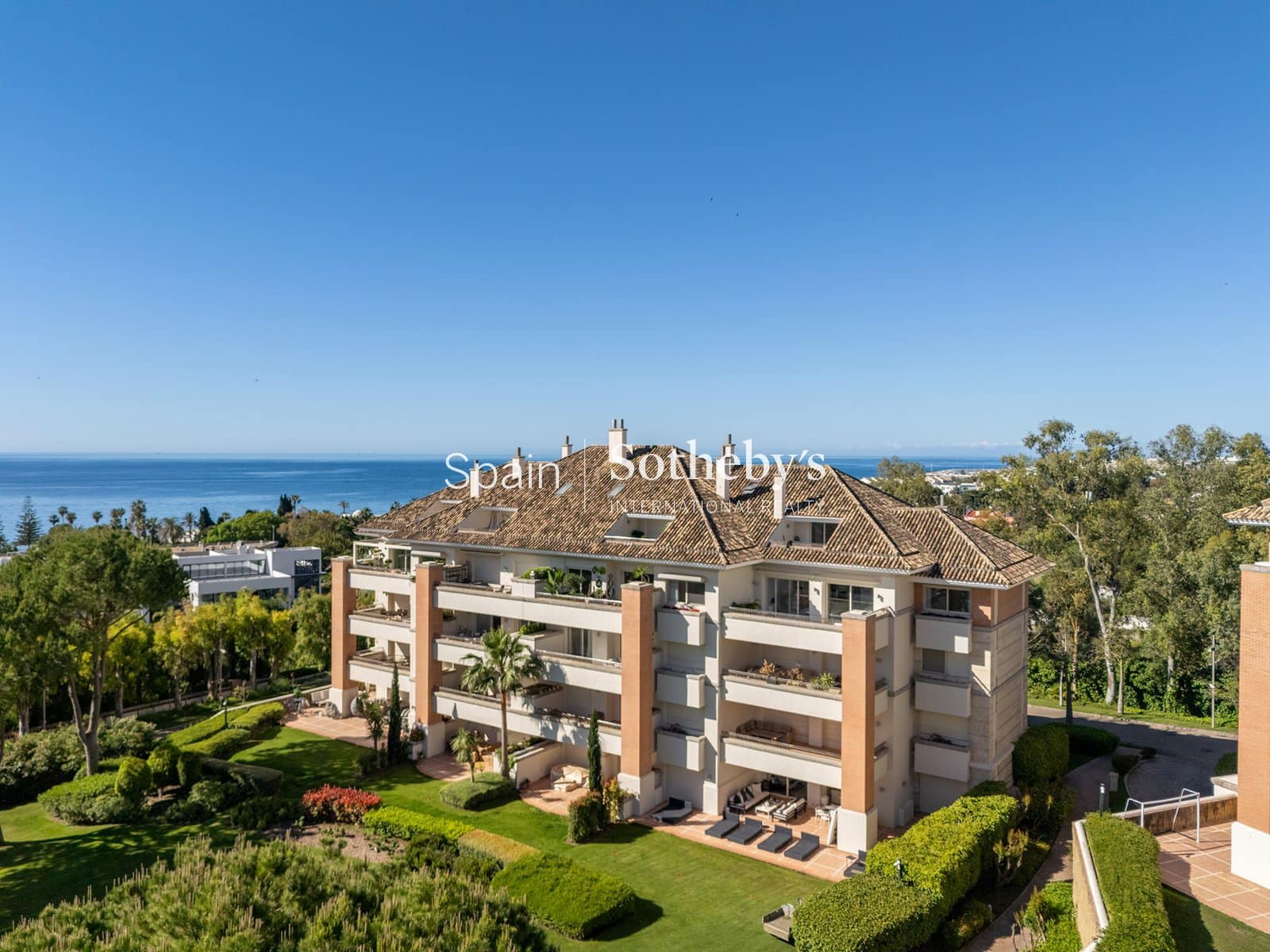 3 bedroom Flat for sale in Marbella with pool garage - € 3,950,000 (Ref: 9838398)