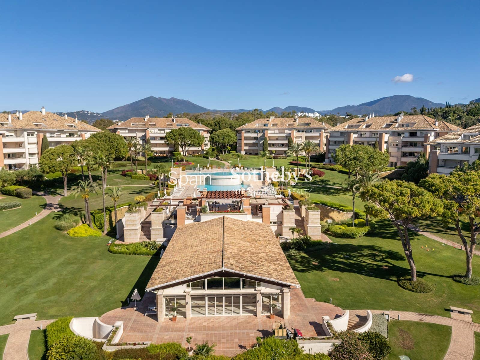 3 bedroom Flat for sale in Marbella with pool garage - € 3,950,000 (Ref: 9838398)