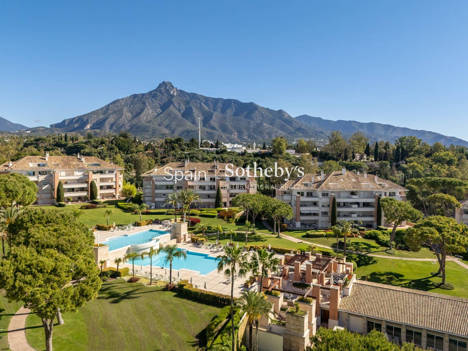 3 bedroom Flat for sale in Marbella with pool garage - € 3,950,000 (Ref: 9838398)