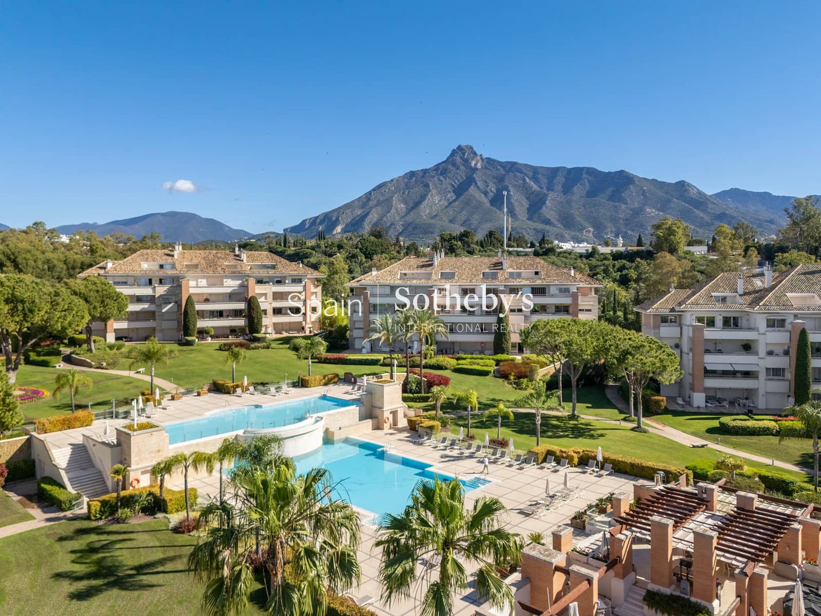 3 bedroom Flat for sale in Marbella with pool garage - € 3,950,000 (Ref: 9838398)