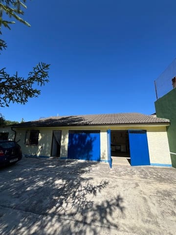 4 bedroom Townhouse for sale in Cedillo de la Torre with garage - € 244,000 (Ref: 9251465)