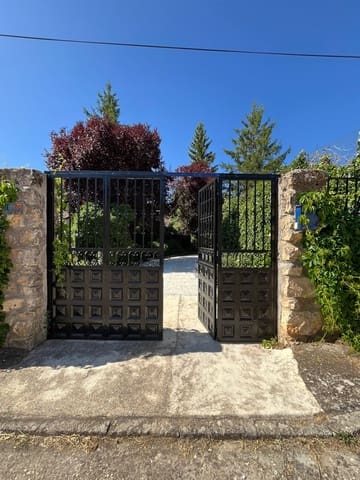 4 bedroom Townhouse for sale in Cedillo de la Torre with garage - € 244,000 (Ref: 9251465)