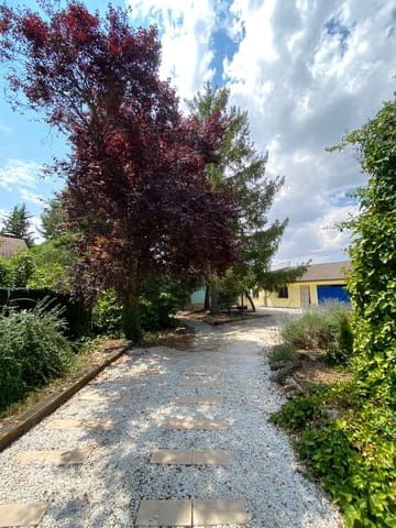 4 bedroom Townhouse for sale in Cedillo de la Torre with garage - € 244,000 (Ref: 9251465)