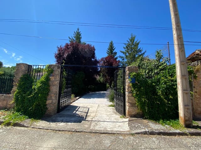 4 bedroom Townhouse for sale in Cedillo de la Torre with garage - € 244,000 (Ref: 9251465)