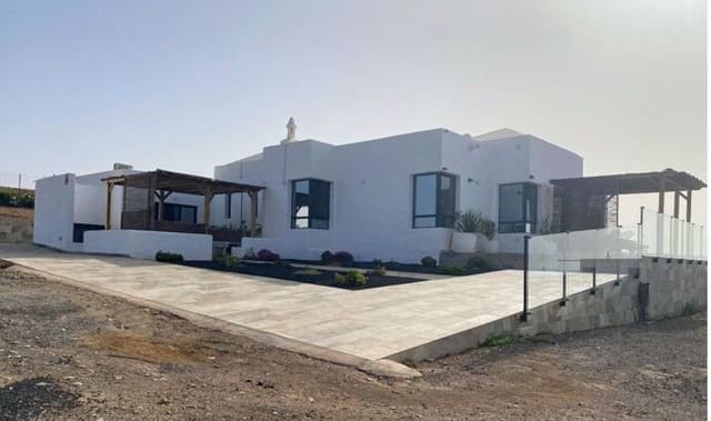 3 bedroom Finca/Country House for sale in Costa Calma, Pájara with garage - € 1,139,000 (Ref: 9245642)