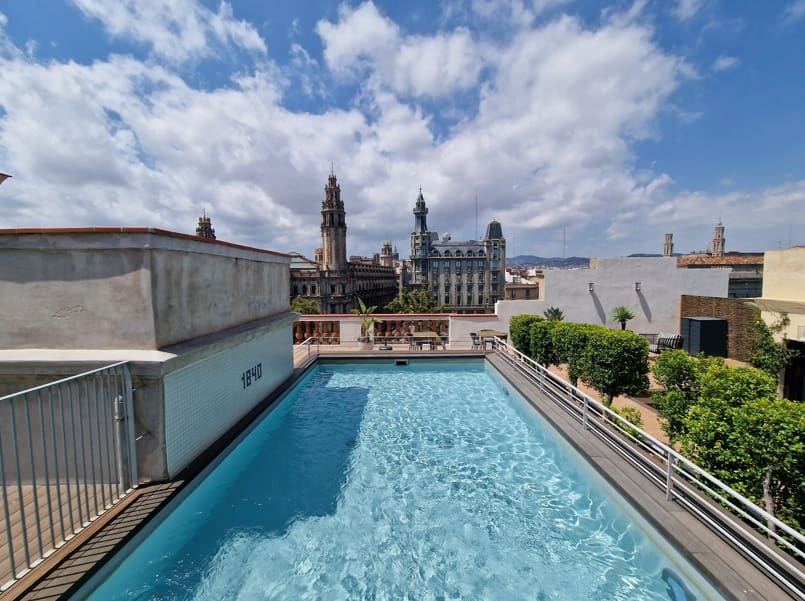2 soveværelse Lejlighed til salg i Barcelona by med swimmingpool - € 1.050.000 (Ref: 10039448)