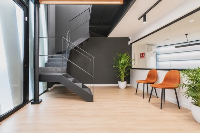 Commercieel te koop in El Putxet i El Farró, Barcelona stad - € 465.000 (Ref: 10106520)