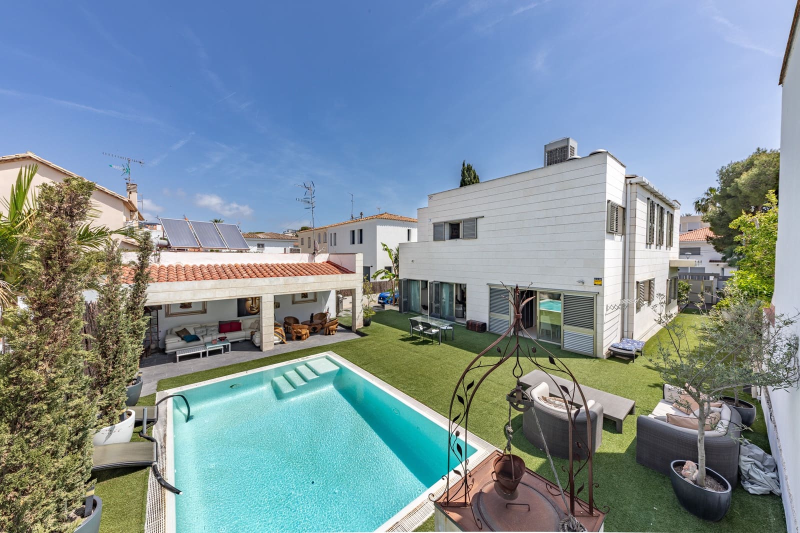 3 makuuhuone Omakotitalo myytävänä paikassa Sitges mukana uima-altaan 
autotalli - 2 950 000 € (Ref: 9953141)