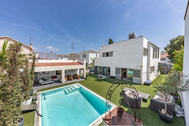 3 makuuhuone Omakotitalo myytävänä paikassa Sitges mukana uima-altaan 
autotalli - 2 950 000 € (Ref: 9953141)