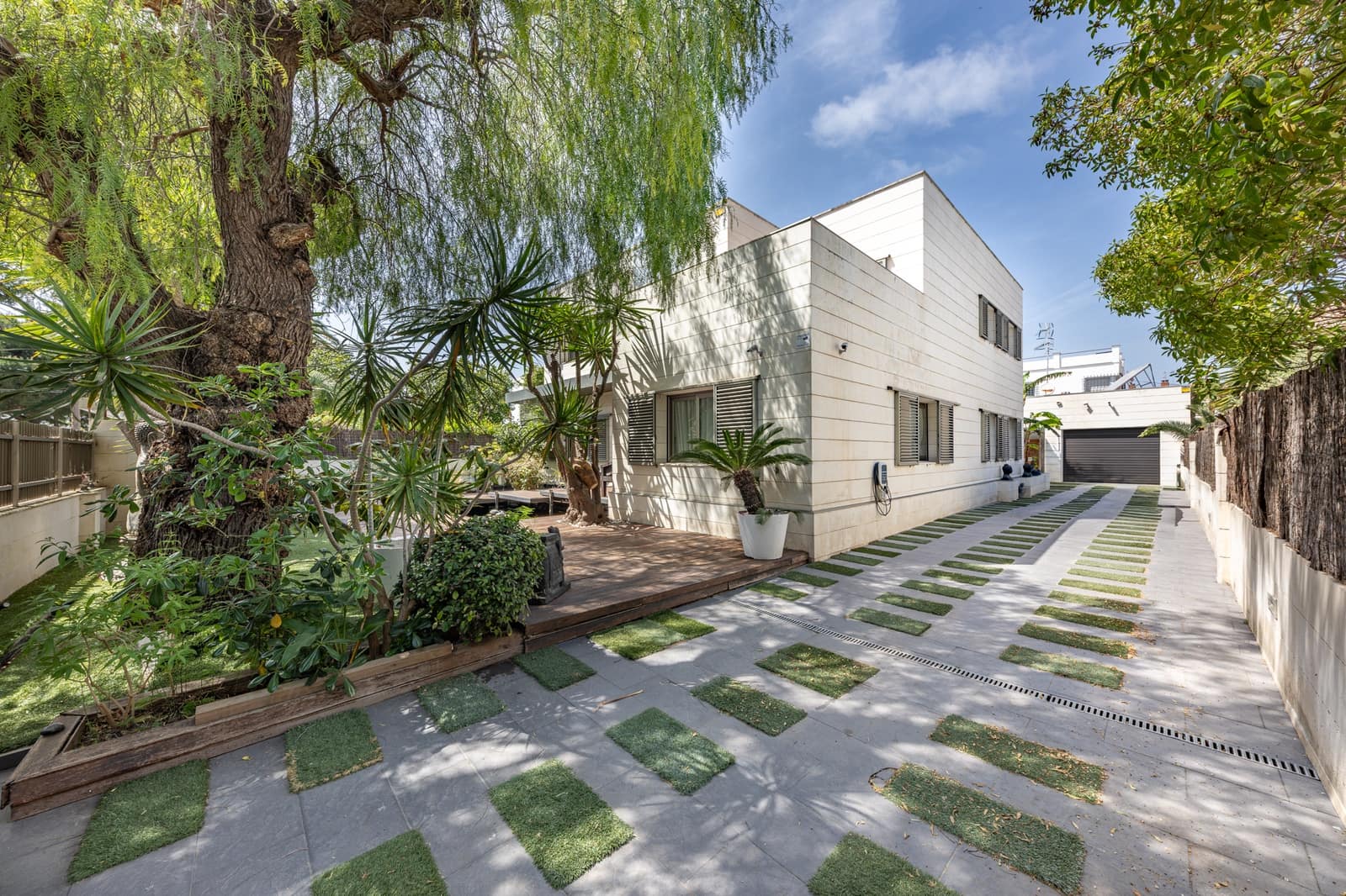 3 makuuhuone Omakotitalo myytävänä paikassa Sitges mukana uima-altaan 
autotalli - 2 950 000 € (Ref: 9953141)