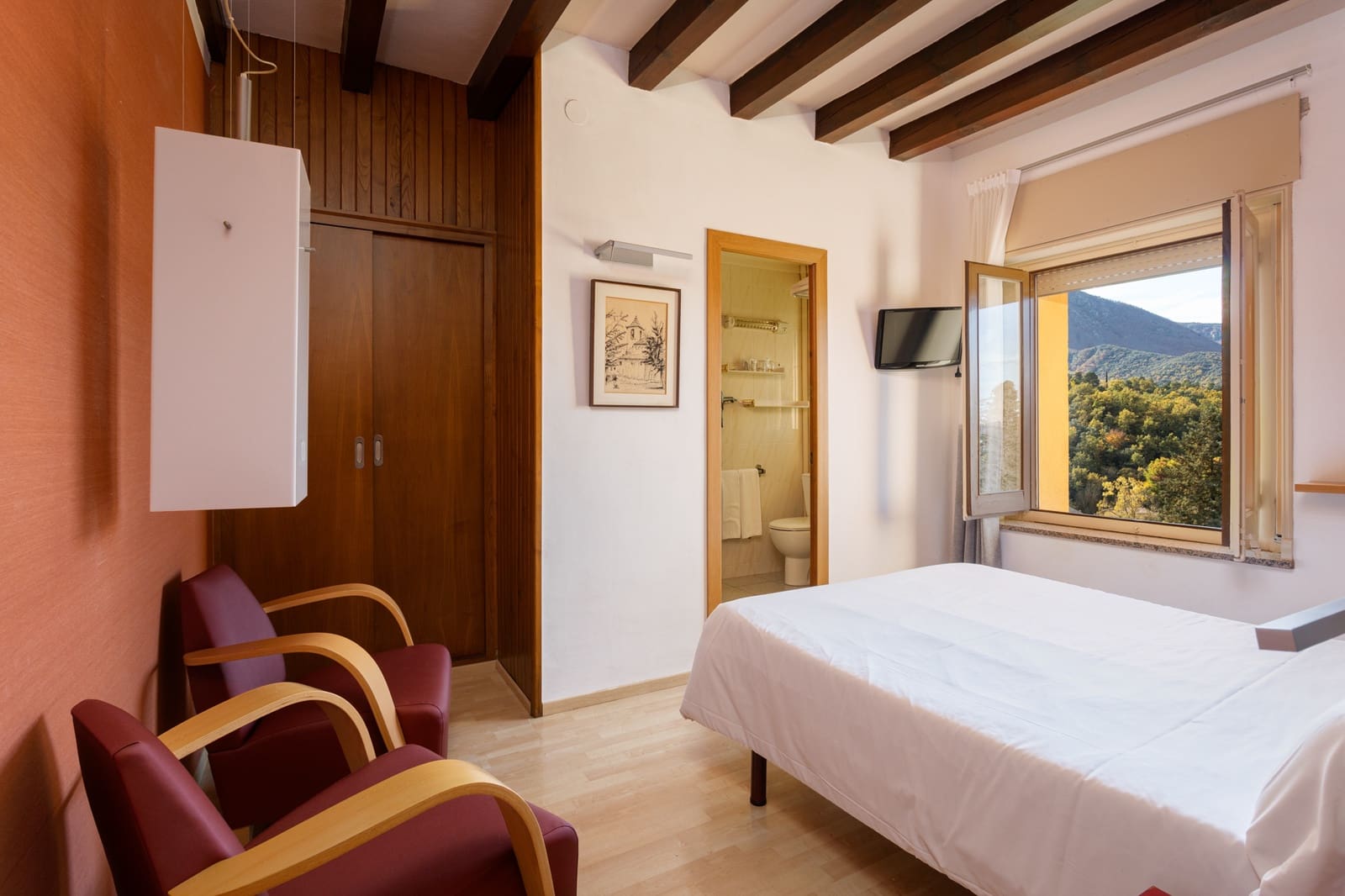 25 bedroom Hotel for sale in Viladrau with pool garage - € 1,690,000 (Ref: 9956570)