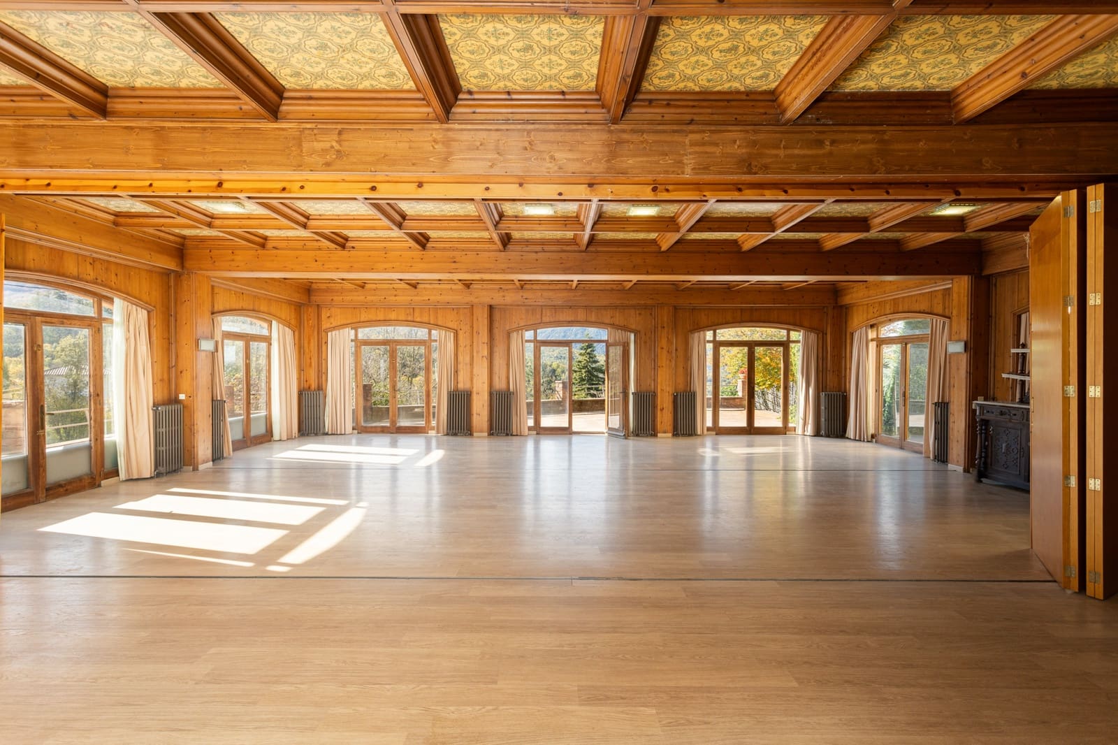 25 bedroom Hotel for sale in Viladrau with pool garage - € 1,690,000 (Ref: 9956570)