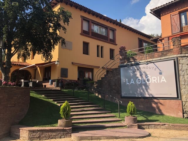 25 soverom Hotell til salgs i Viladrau med svømmebasseng garasje - € 1 690 000 (Ref: 9956570)