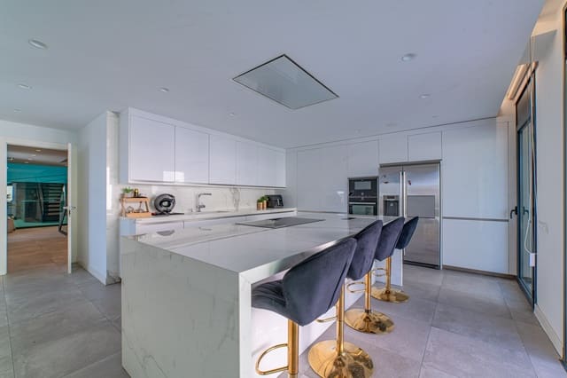 5 soveværelse Villa til salg i Santa Coloma de Gramenet med swimmingpool garage - € 1.695.000 (Ref: 9956574)