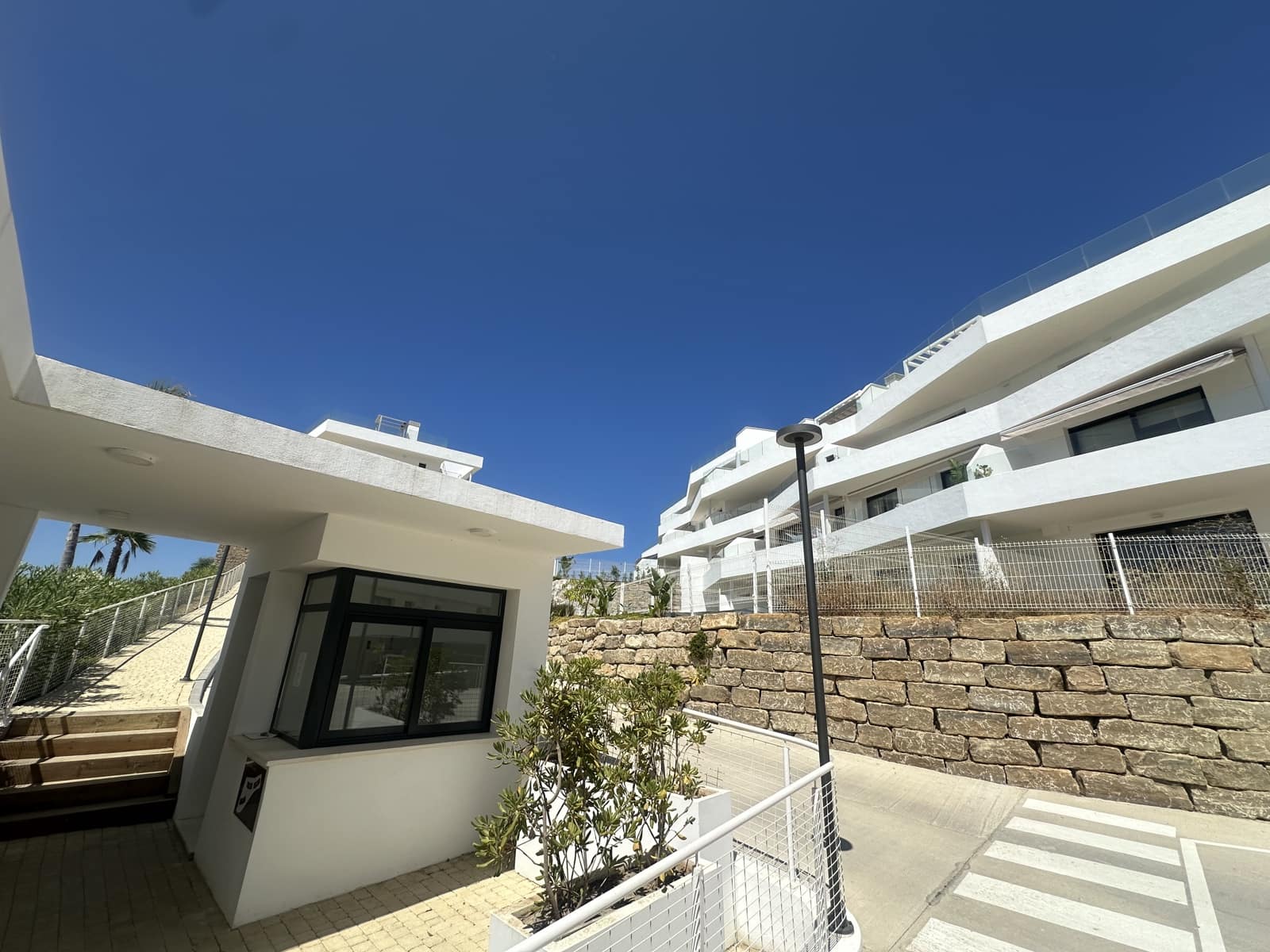3 sypialnia Apartament na sprzedaż w Estepona z basenem garażem - 495 000 € (Ref: 9249096)