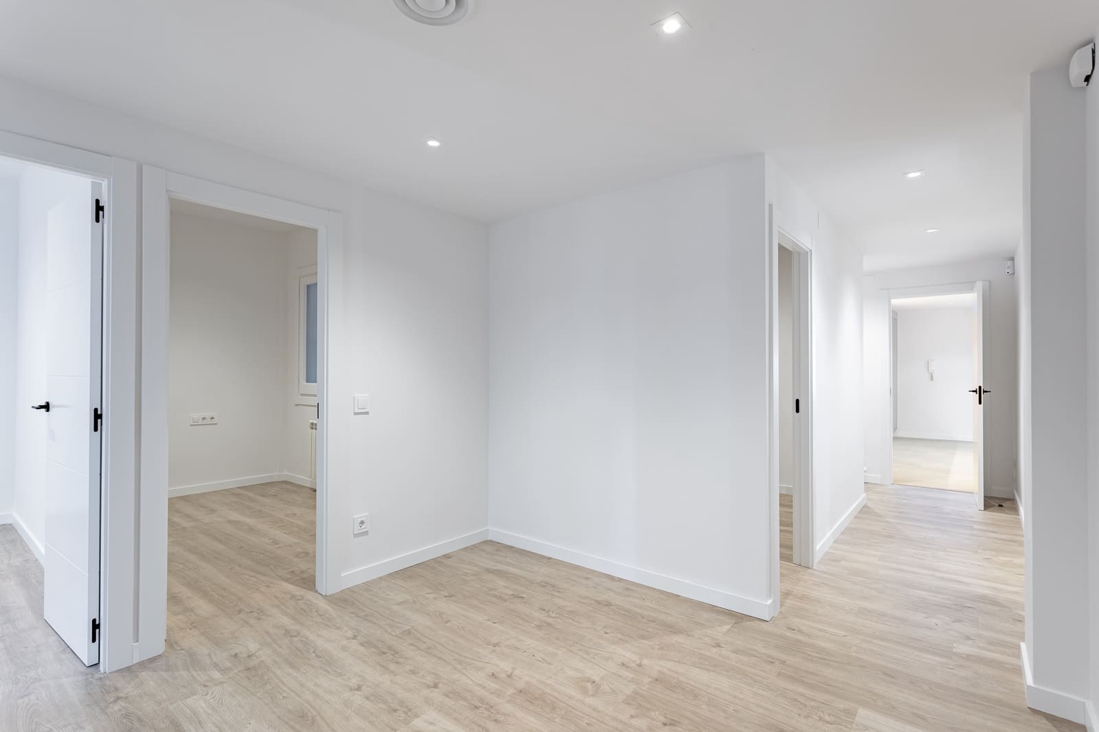 Piso de 6 habitaciones en Barcelona ciudad en venta con garaje - 1.495.000 € (Ref: 9275273)