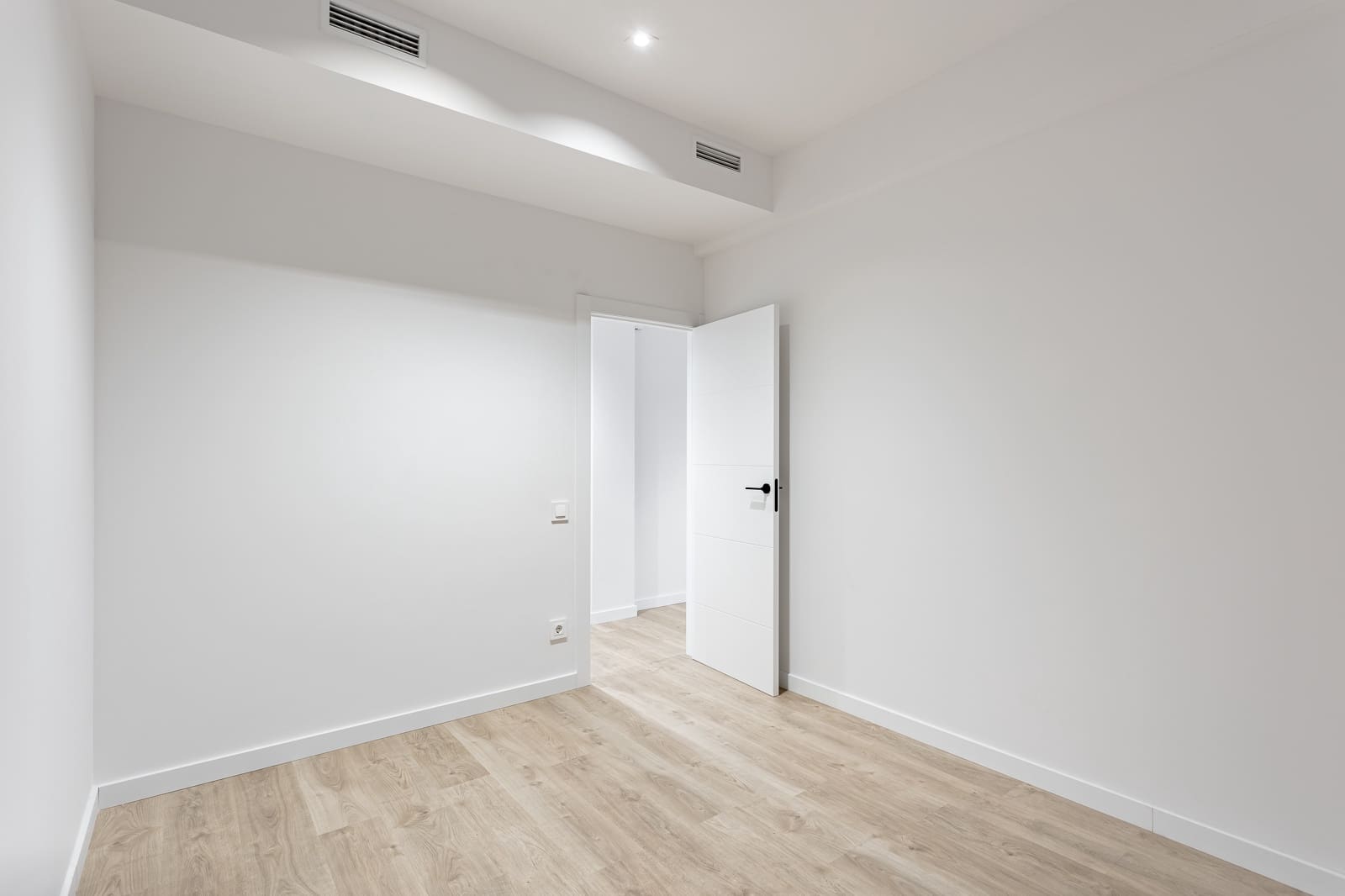 Piso de 6 habitaciones en Barcelona ciudad en venta con garaje - 1.495.000 € (Ref: 9275273)