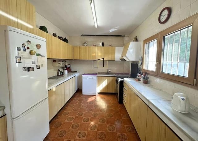 9 bedroom Finca/Country House for sale in La Llacuna with pool garage - € 425,000 (Ref: 9261981)