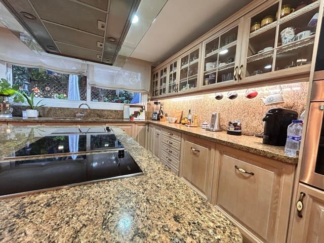 4 sypialnia Dom na sprzedaż w Mataró z garażem - 890 000 € (Ref: 10187246)