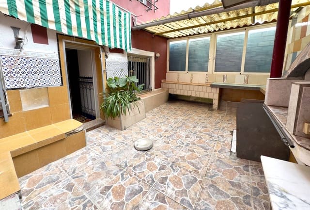 4 slaapkamer Rijtjeshuis te koop in Blanes - € 215.000 (Ref: 9956053)