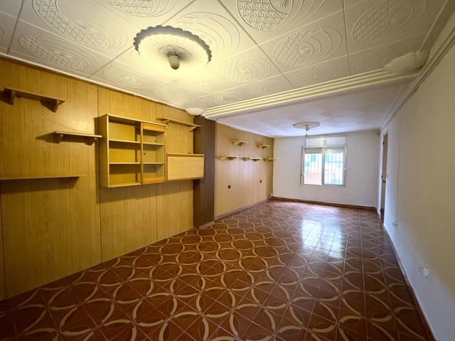 4 slaapkamer Rijtjeshuis te koop in Blanes - € 215.000 (Ref: 9956053)