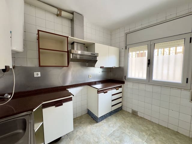 4 slaapkamer Rijtjeshuis te koop in Blanes - € 215.000 (Ref: 9956053)