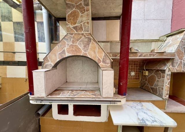 4 slaapkamer Rijtjeshuis te koop in Blanes - € 215.000 (Ref: 9956053)