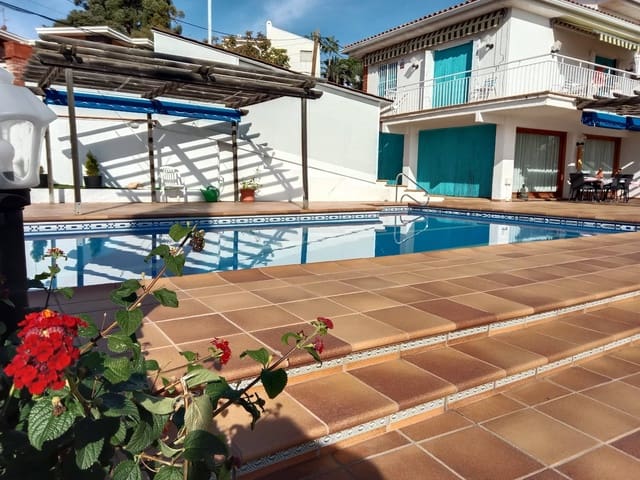 4 soveværelse Villa til salg i Santa Susanna med swimmingpool garage - € 580.000 (Ref: 9956057)