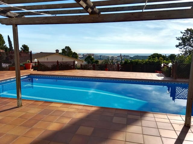4 soveværelse Villa til salg i Santa Susanna med swimmingpool garage - € 580.000 (Ref: 9956057)