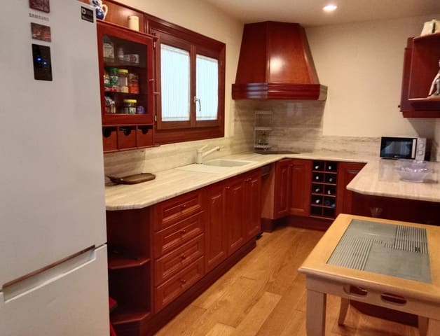 4 soveværelse Villa til salg i Santa Susanna med swimmingpool garage - € 580.000 (Ref: 9956057)